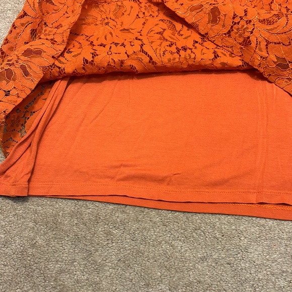 Women’s orange short sleeve blouse lace pattern outer inner solid cami size 1 - Picture 2 of 6